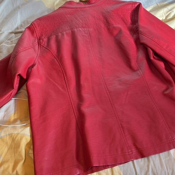Plus size red pleather jacket - Picture 4 of 8